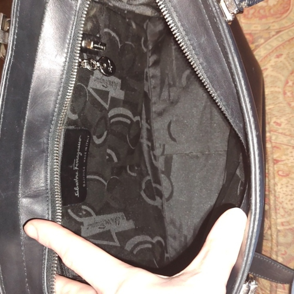 Salvatore Ferragamo BA217154 MSRP $1,000 Italian Leather Black Shoulder Bag EUC - Picture 13 of 16